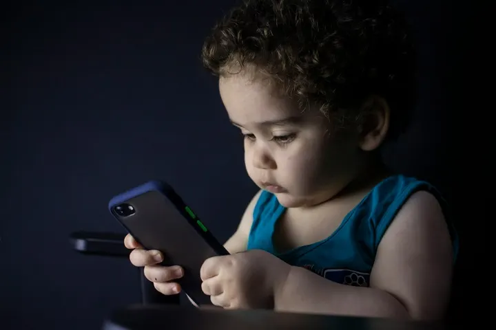 Influencer e marketing nascosto: come guidare i figli nel mondo digitale